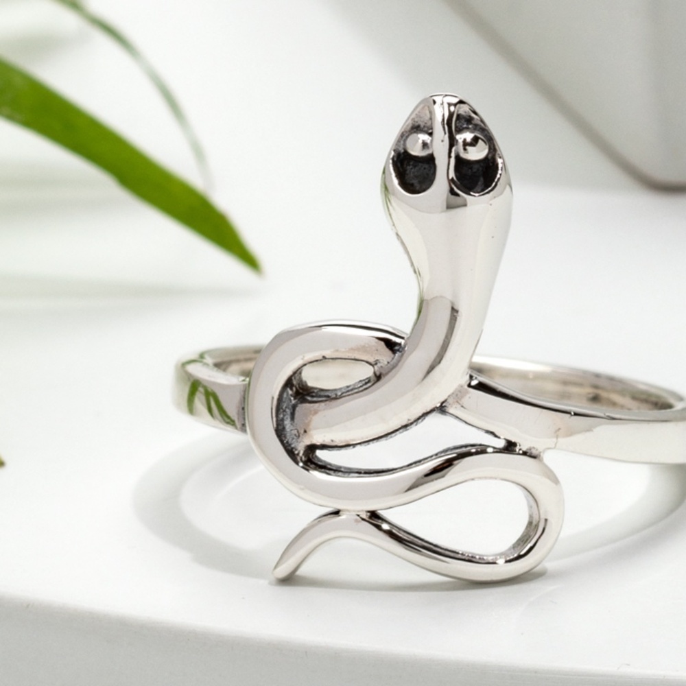 Sterling Silver Snake Wrap Ring – Size 8 (Sample Piece)